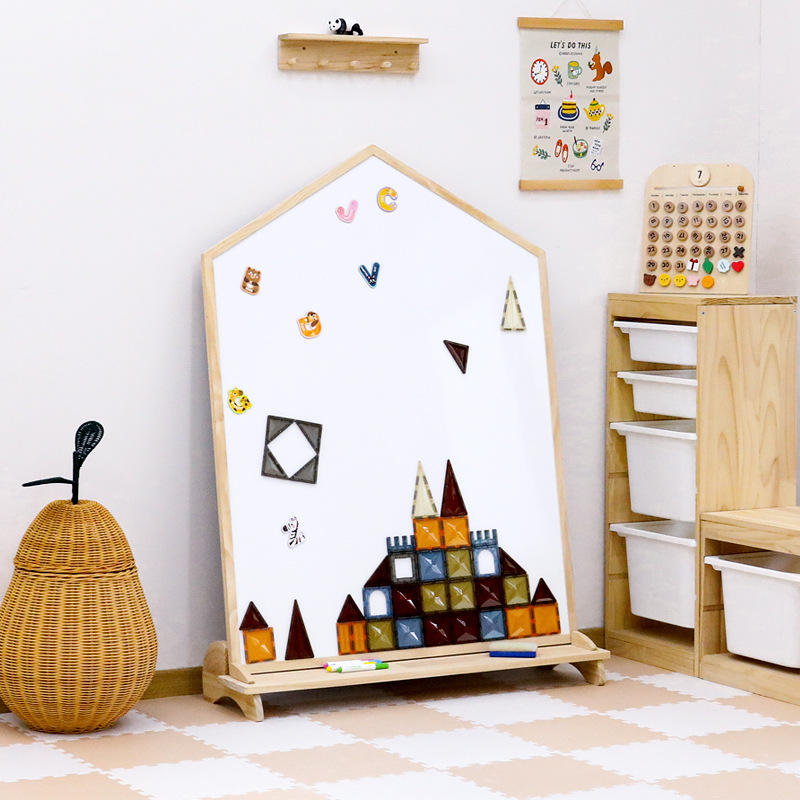Caballete magn&eacute;tico moderno en forma de casa para ni&ntilde;os, pizarra blanca y pizarra de pie de madera m